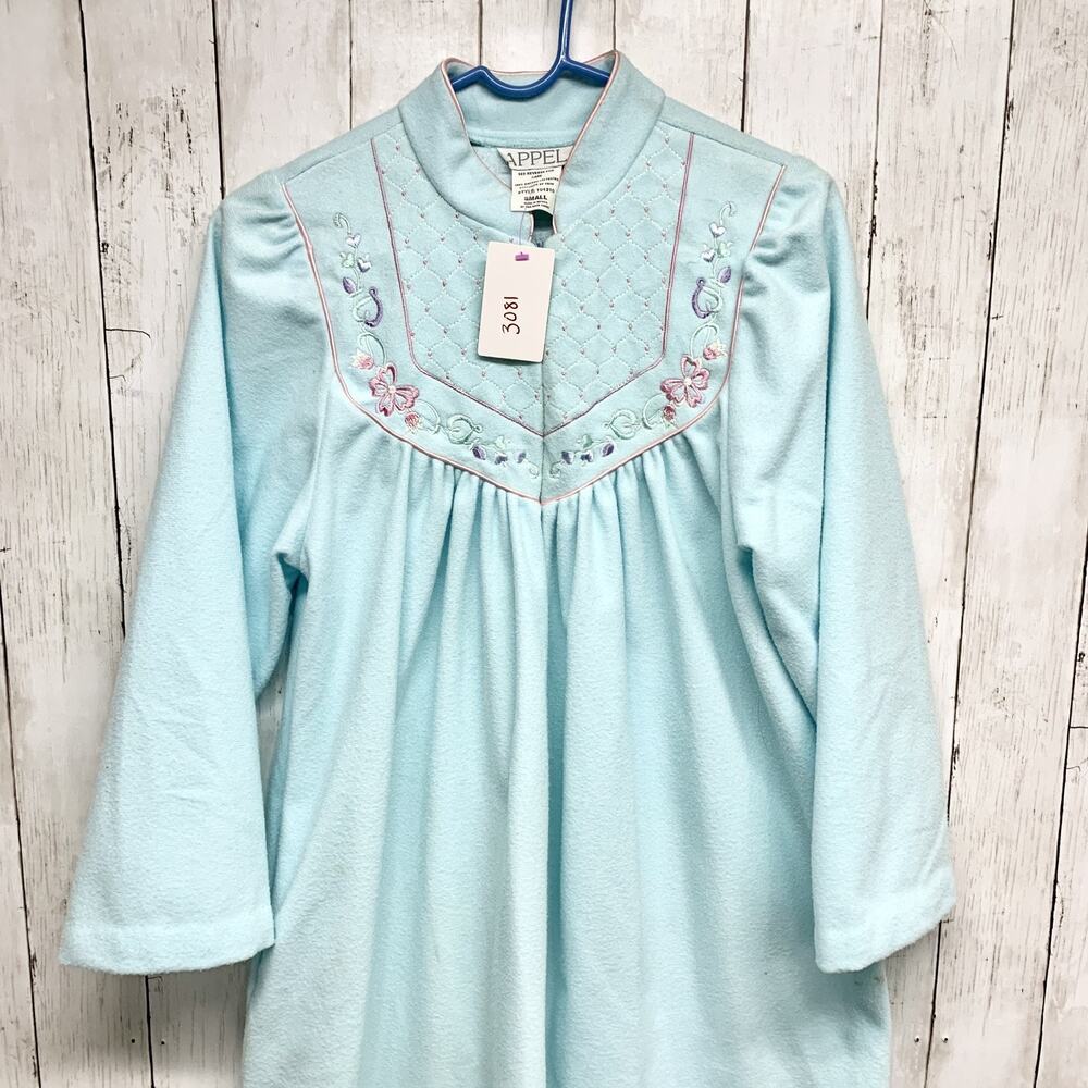 Vintage Appel Women Small‎ Quilted Robe Blue Pink Housecoat Zip Front Floral
